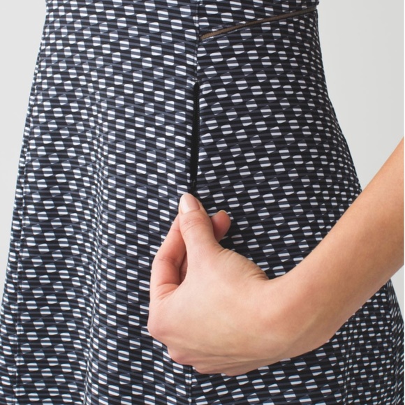 Lululemon &Go Til Dawn Dress Black White Deep Dive EUC - Picture 3 of 13